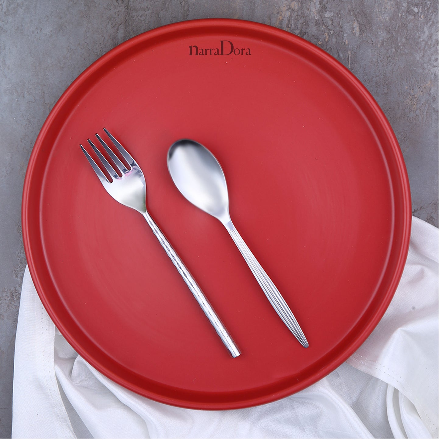 Narradora Zora Coupe Shape Dinner Plate | Premium Crockery Perfect for Gifiting | Lead & Cadmium Free, Mircowave & Dishwasher Safe | Stoneware | Matt Finish | Red